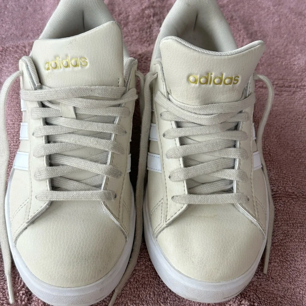 Kids Adidas Grand Court Cream and White Sneakers - size 5 - Picture 4 of 5